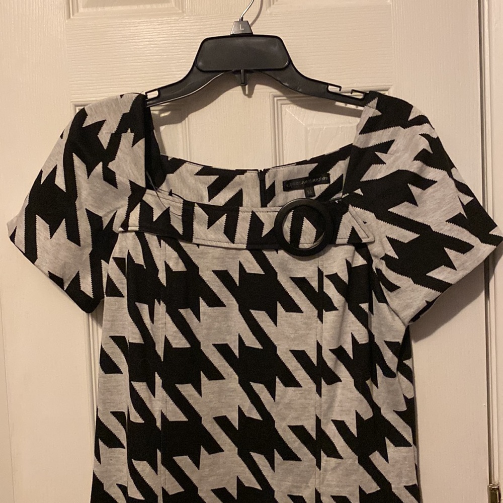 Dress - Picture 3 of 3